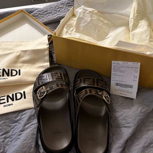 Fendi Sandals new  full inclusion woman’s slides size 10.5 runs small - Picture 3 of 9